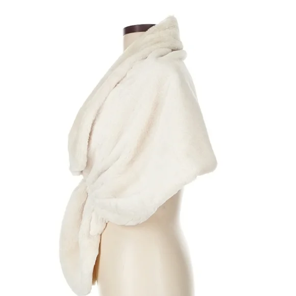 Cream Textured Wrap with Elegant Drape - Picture 4 of 4